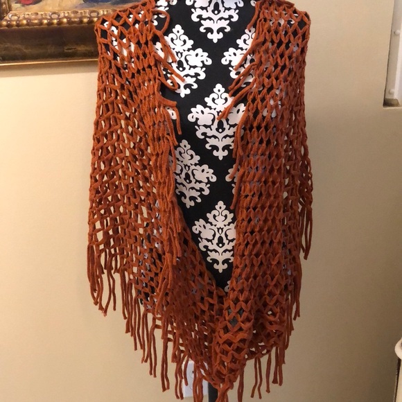 🧣Rusty brown Infiniti crochet fringed scarf versatile wrap - Picture 3 of 8